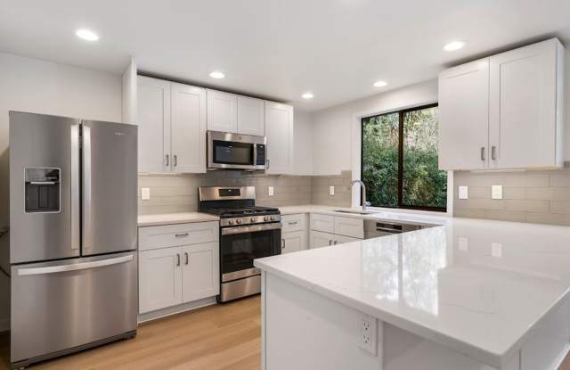 A Spacious Home in the Prestigious Sahalee Neighborhood with 2 Bed plus den and 2 Bath photos photos