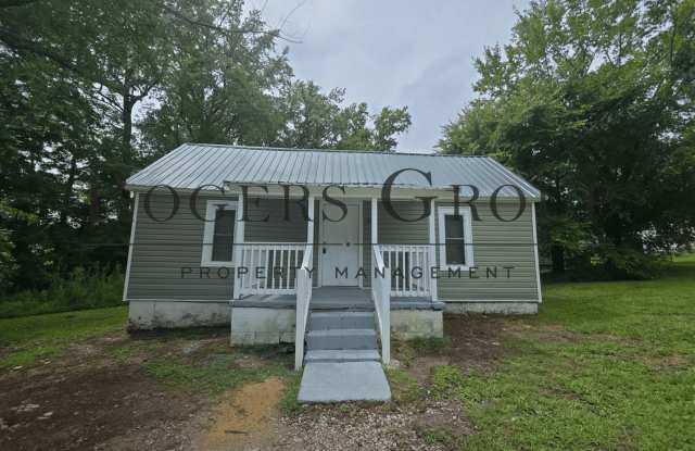 *** $500 Rent Credit Special *** - Homes for rent in Louisburg NC - 311 Perry Street - Schedule Showing Online at www.rentnc.net Gallery 1