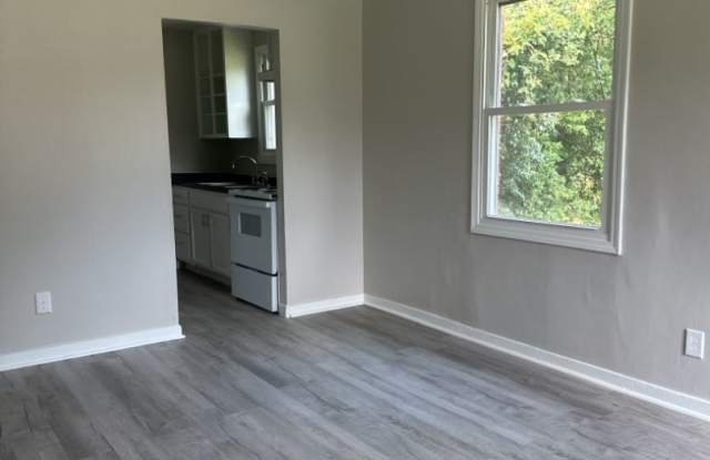 Cozy 2-Bedroom Home Just Off Deans Bridge Road – Gallery 4