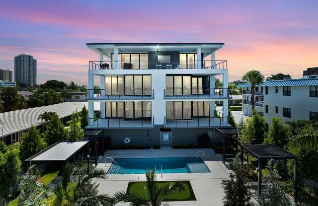 2323 Lake Drive Gallery 2