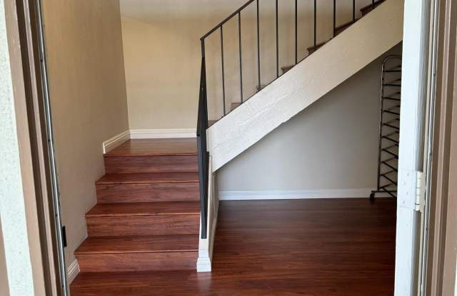 615 Hollyburne Lane Gallery 2