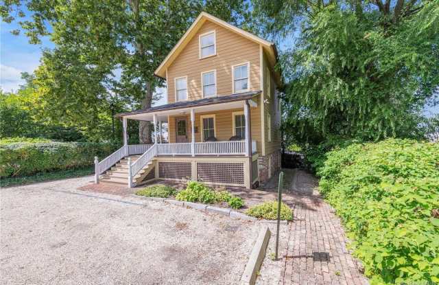 1433 Old Northern Boulevard photos photos