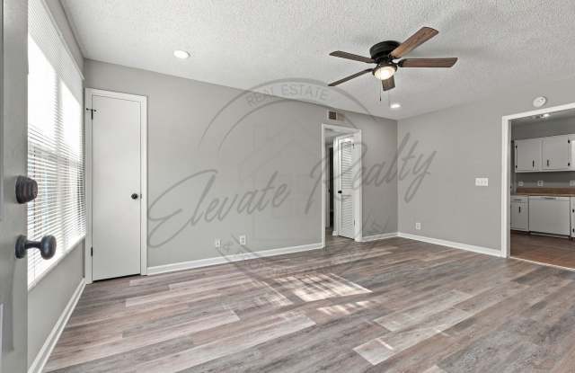 Now on Special: Two Bedroom Duplex in Hermitage with Back Deck! photos photos