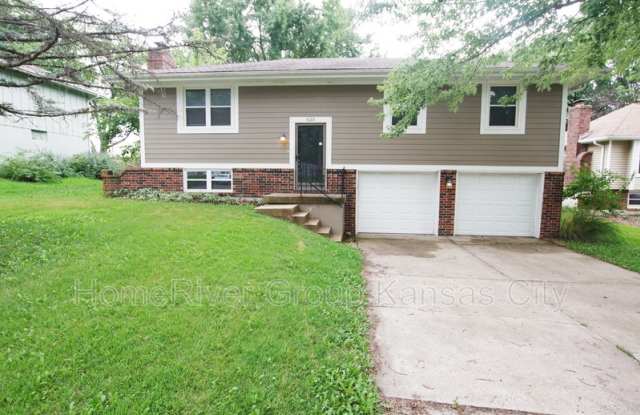 625 SW 36th Ter - 625 Southwest 36th Terrace, Lee's Summit, MO 64082