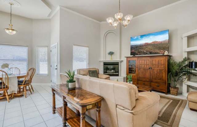 Short Term leases optionn4 Bedrooms 3 baths( near by Sunland Park Dr  Mesa St) photos photos