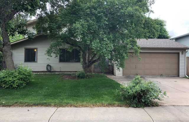 Cute 3 Bedroom 2.5 Bathroom Home - 1709 Bedford Circle, Fort Collins, CO 80526