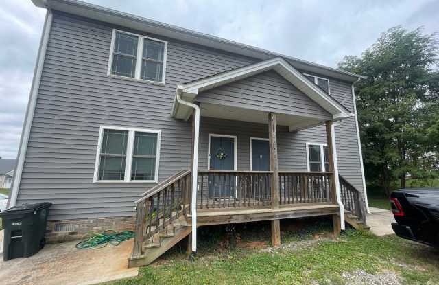 Nice, Newer Duplex Townhouse - 2601 Old Forest Road, Lynchburg, VA 24501