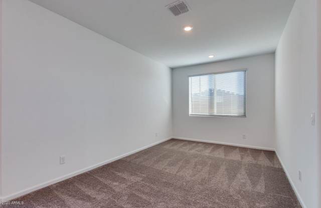 4523 N 92ND Avenue Gallery 4