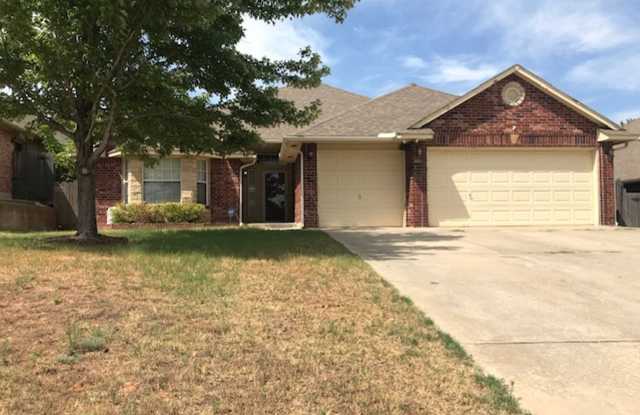 Spacious Home - Storm Shelter - Community Pool - Choctaw Schools Gallery 1