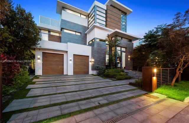 440 Mola Ave photos photos