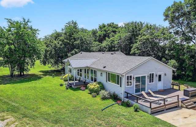 5585 S Fannin Avenue - 5585 South Fannin Avenue, Grayson County, TX 75021