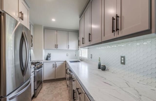 3523 J St - 3523 J Street, Sacramento, CA 95816