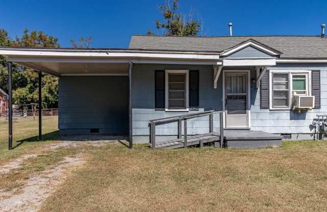2 BR | 1 BA Duplex Unit - Great Central Location! - 903 East 4th Street, Goldsboro, NC 27534