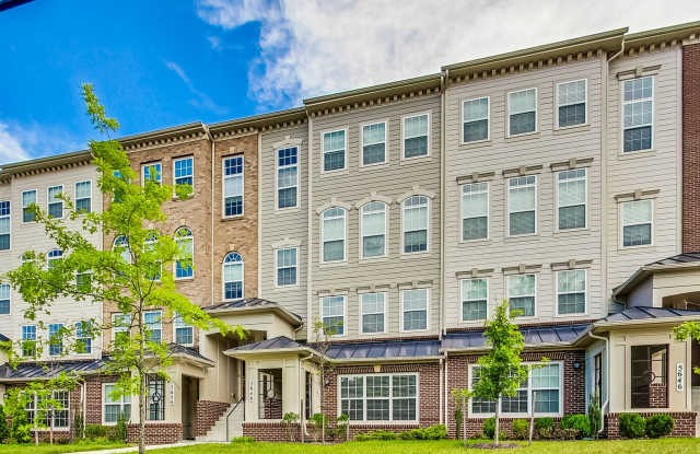 Stunning 3 bedroom, 2.5 bath townhome in the heart of Seabrook, Maryland! Gallery 2