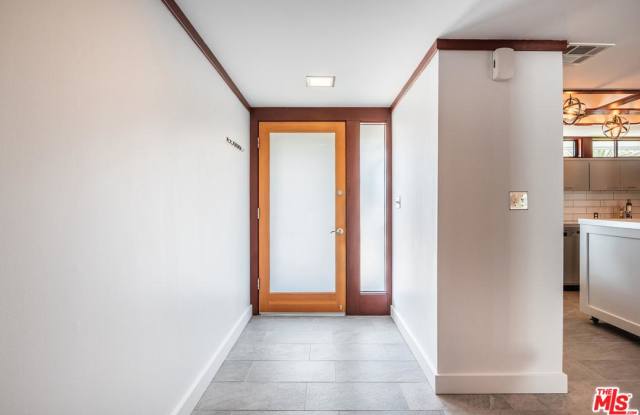 2672 VETERAN Avenue Gallery 4