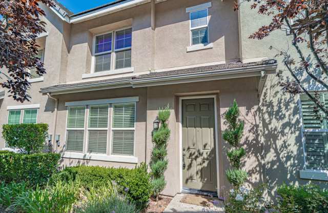 Creekside 3 Bedroom Townhome for Rent in Valencia! photos photos
