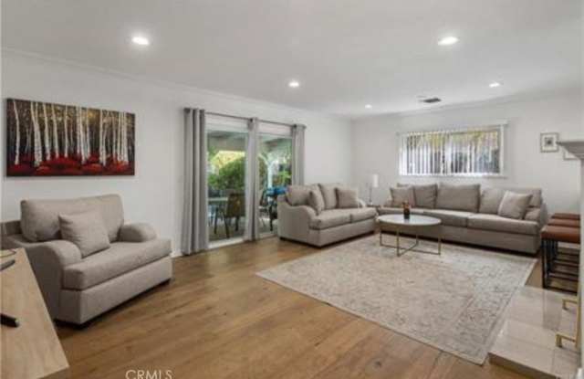 22335 Kittridge Street photos photos