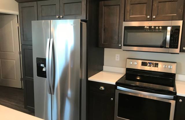 3 Bed 2 Bath Single Family Home Gallery 3