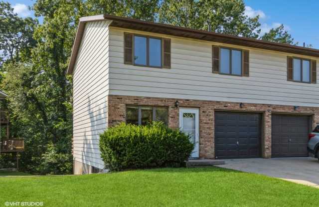 $1,950 | 4 Bedroom, 2 Bathroom Duplex | No Pets | Available for an Immediate Move In! photos photos