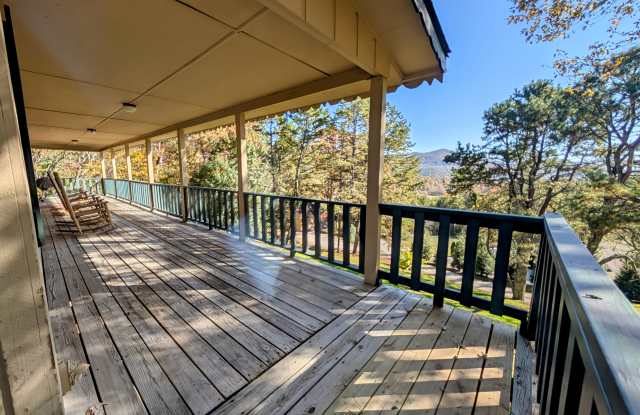 729 Chalet Village Dr Gallery 3