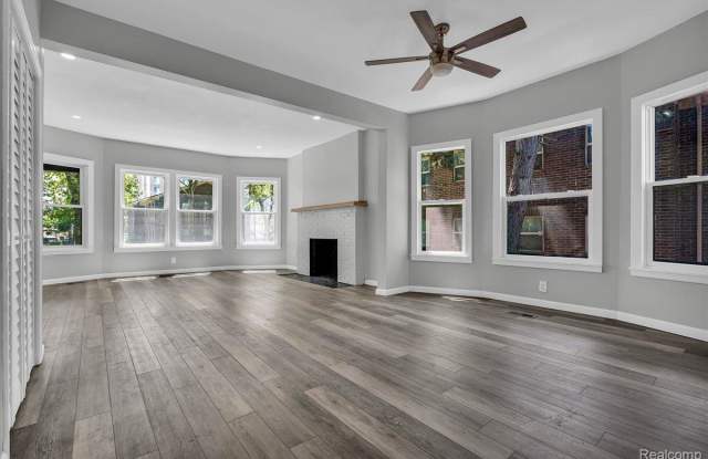 824 Delaware Street - 824 Delaware Street, Detroit, MI 48202