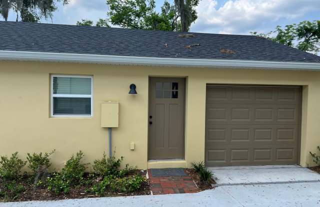 Nearly New 1 bedroom apartment in the Longwood Historic District with 1 attached garage!! Available Furnished or Unfurnished! photos photos