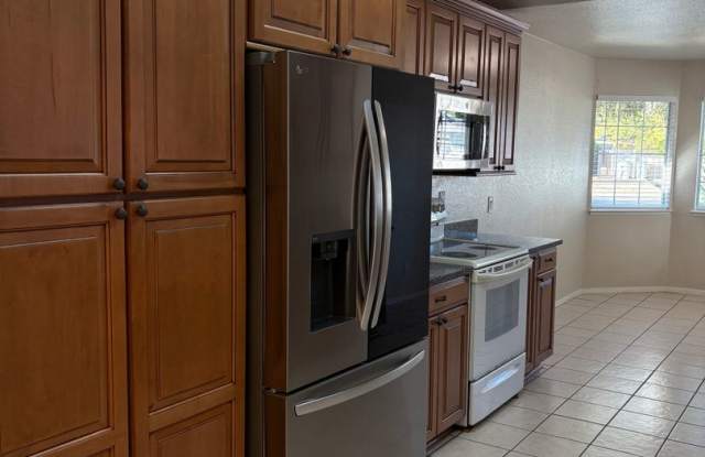 Cul-de-sac 3 bedroom 2 bath home Gallery 4