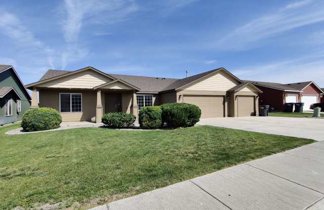 West Pasco Rambler with an Office - 5024 Reagan Way, Pasco, WA 99301