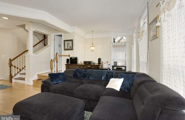 1523 ARTILLERY TERRACE NE Gallery 3