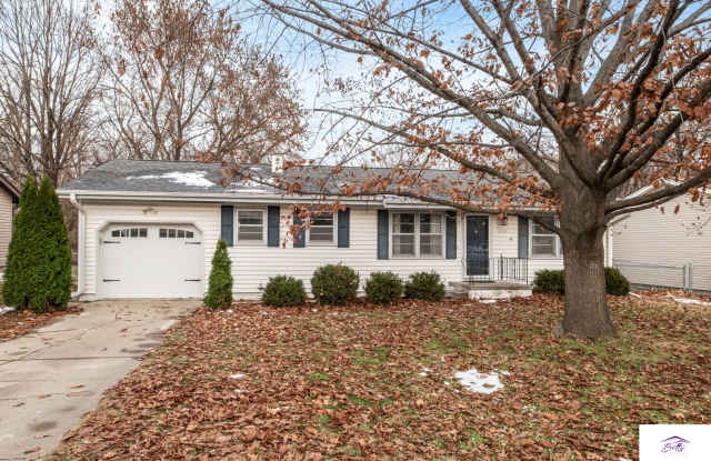 WELCOME HOME! AVAILABLE NOW! - 3427 Cottonwood Lane, Omaha, NE 68134