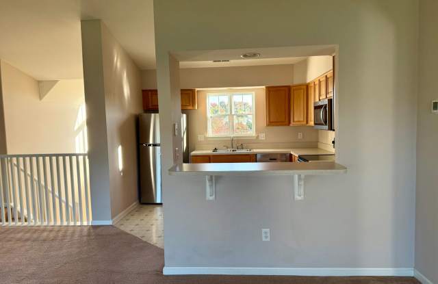 Spacious villa living with low-maintenance convenience in sought-after Hearthstone Manor! Gallery 4