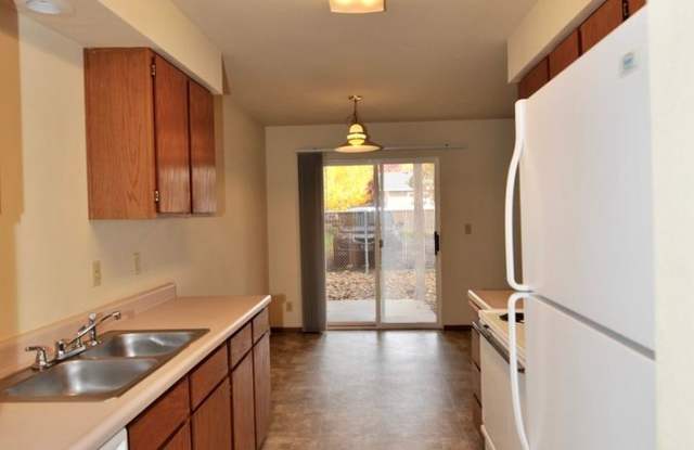 2 bed 1 bath apartment (ground floor) Gallery 3