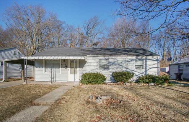 1007 E Chippewa Ave photos photos