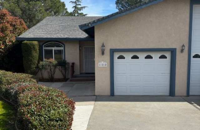 Three bed, two bath unit conveniently located off of Bell Road! photos photos