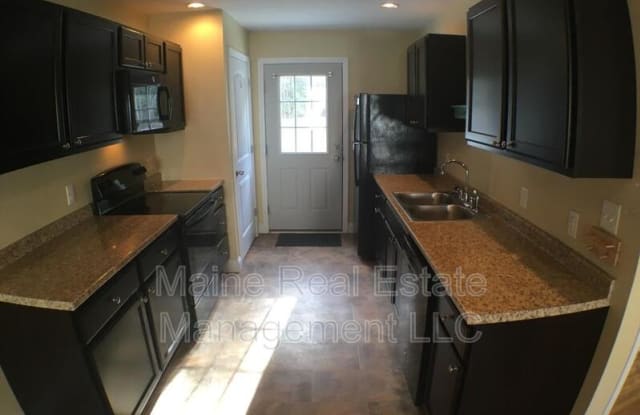 17 Basketball Ct - 17 Basketball Court, Bangor, ME 04401