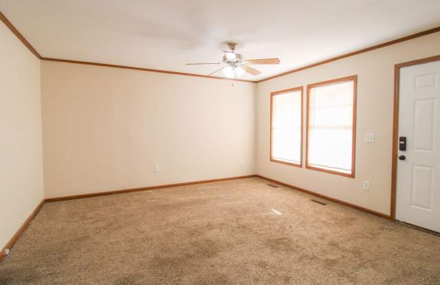 Beautiful 3 Bedroom Duplex in Convenient Pulaski Location Gallery 3