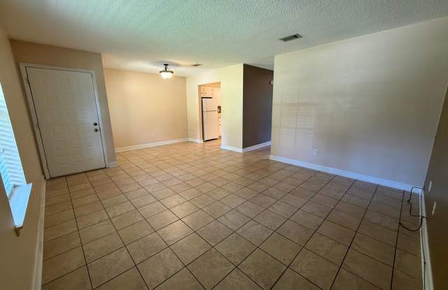 Pensacola - Ferry Pass - 2 bedroom, 1 bathroom - lawn care included Gallery 4
