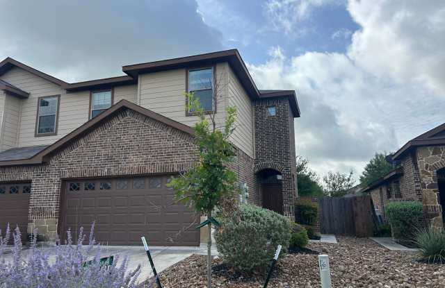 3/2.5/2 in Creekside Crossing / 2 Stories /Tiled Counters / Covered Back Patio / Fenced in Yard / CISD photos photos