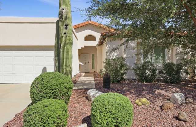 Spacious Oro Valley Home with Flex Room, Arizona Room & Enclosed Backyard Gallery 3