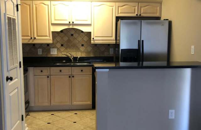 Lamp Light Condos - 331 South Gay Street, Auburn, AL 36830