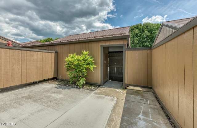 2 bedroom 3 bathroom condo in Fleetwood Court Gallery 3