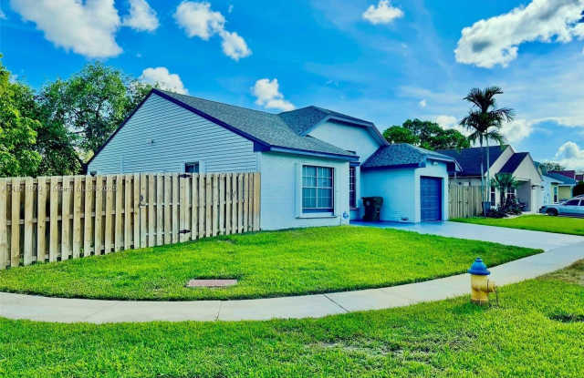 8600 SW 15th St photos photos