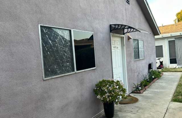 Private 2-Bedroom Rear House | Private Backyard + Patio | In-Unit Laundry. Gallery 4