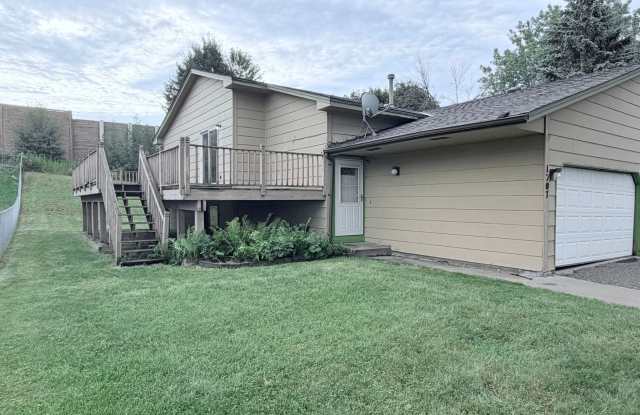 Versatile Oakdale Home Featuring 2 Kitchens, Sun Deck & Mother-in-Law Suite! photos photos