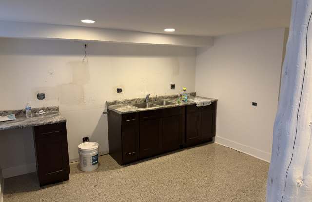1147 West 17th Street Gallery 4
