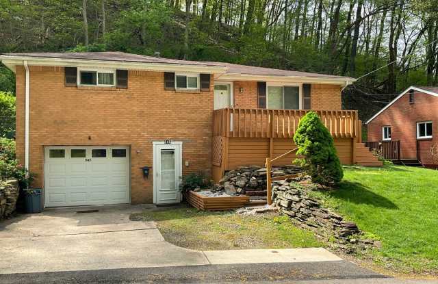 3 Bedroom 1.5 bath in Pitcairn – Wooded Views, Deck Life  Cozy Spaces. Finished Basement photos photos
