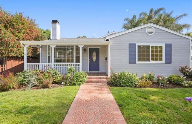 22055 Del Valle Street photos photos