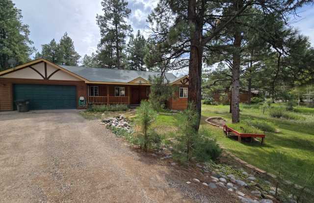 Beautiful 3 Bedroom Home in a Quiet Neighborhood Gallery 1