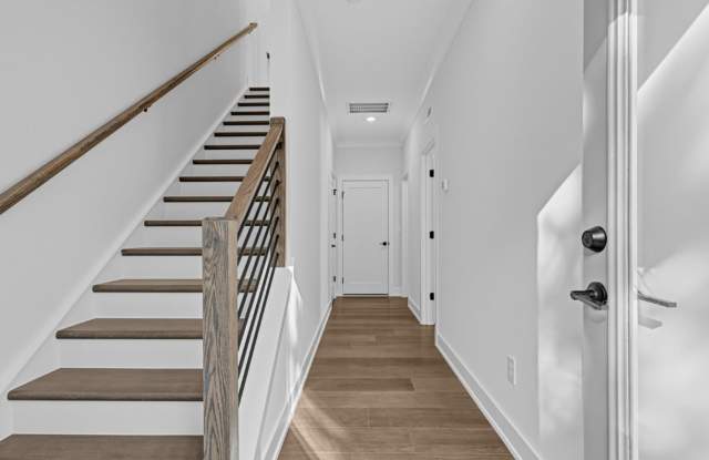 Modern, END UNIT, NEW CONSTRUCTION Townhome | 4 Bedrooms, Prime Location Gallery 3