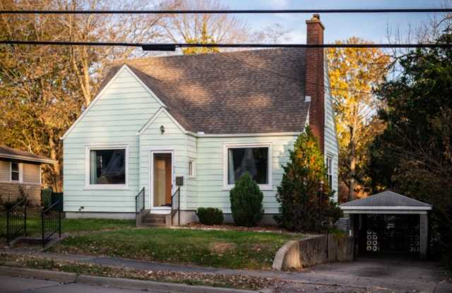 Fully Furnished Charming Home In Cape Girardeau, 6 Month Lease Options Available photos photos